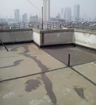 三穗漏水维修 楼顶漏水是什么原因，楼顶漏水维修方法是什么?